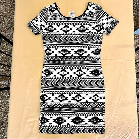 Forever 21 stretchy dress. In a size large - Picture 1 of 5